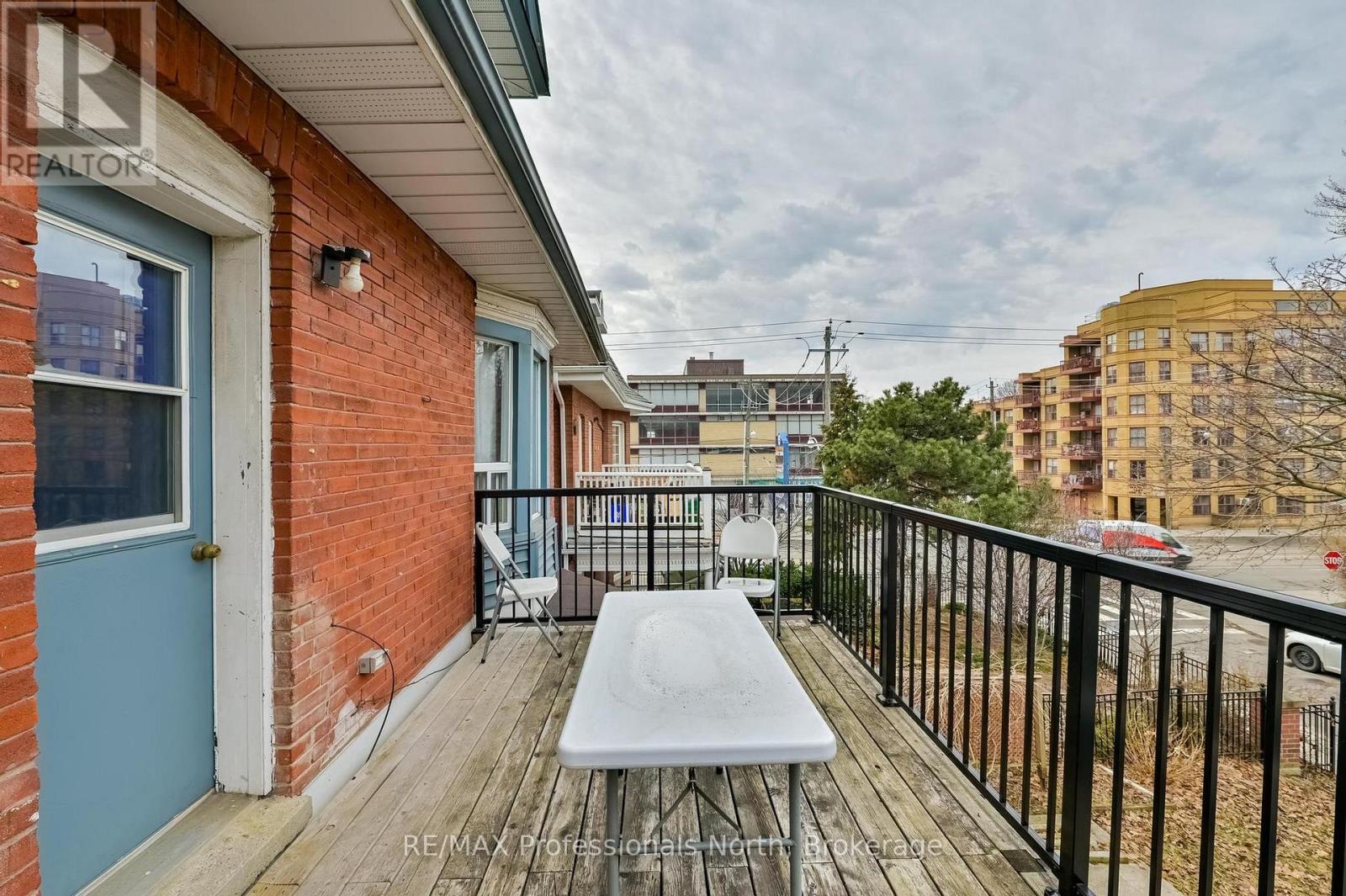 3 MAYNARD AVENUE - 28