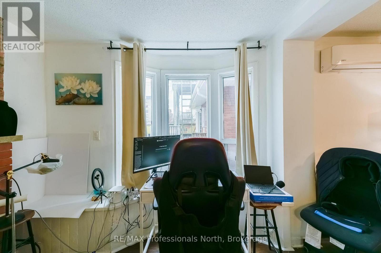 3 MAYNARD AVENUE - 32