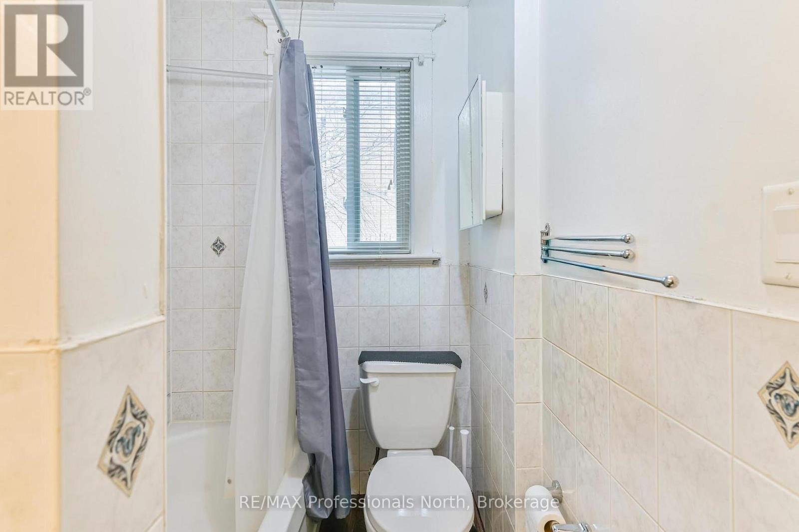3 MAYNARD AVENUE - 35