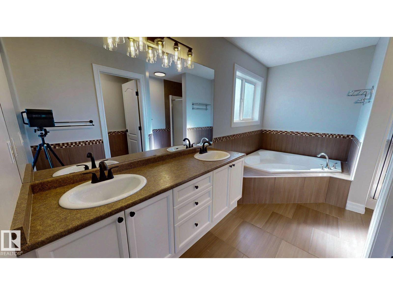32 CARRIERE CR — photo 17