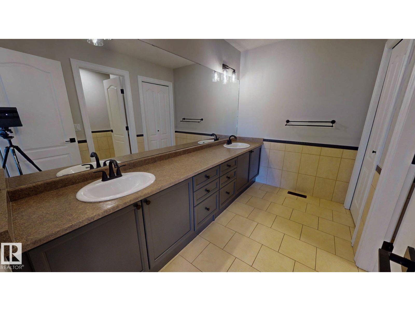 32 CARRIERE CR — photo 24