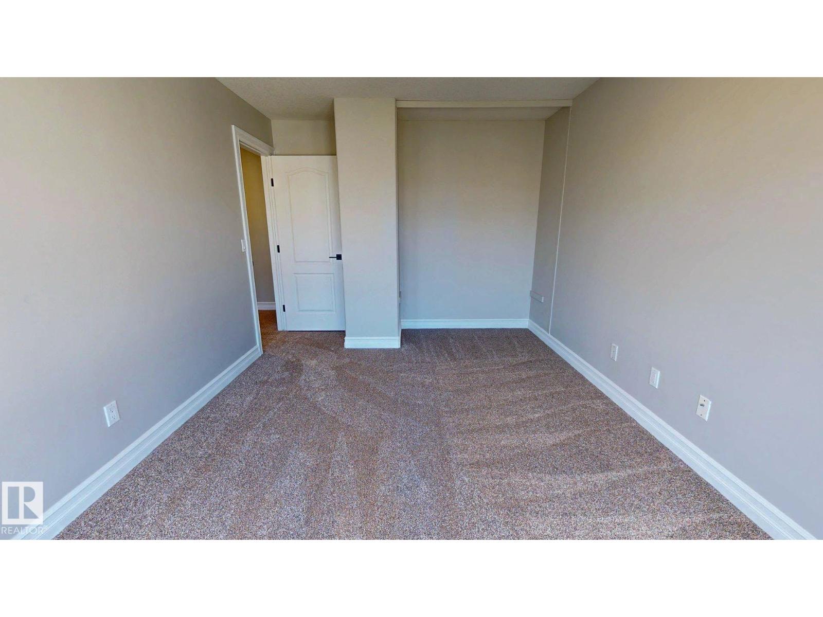32 CARRIERE CR — photo 29