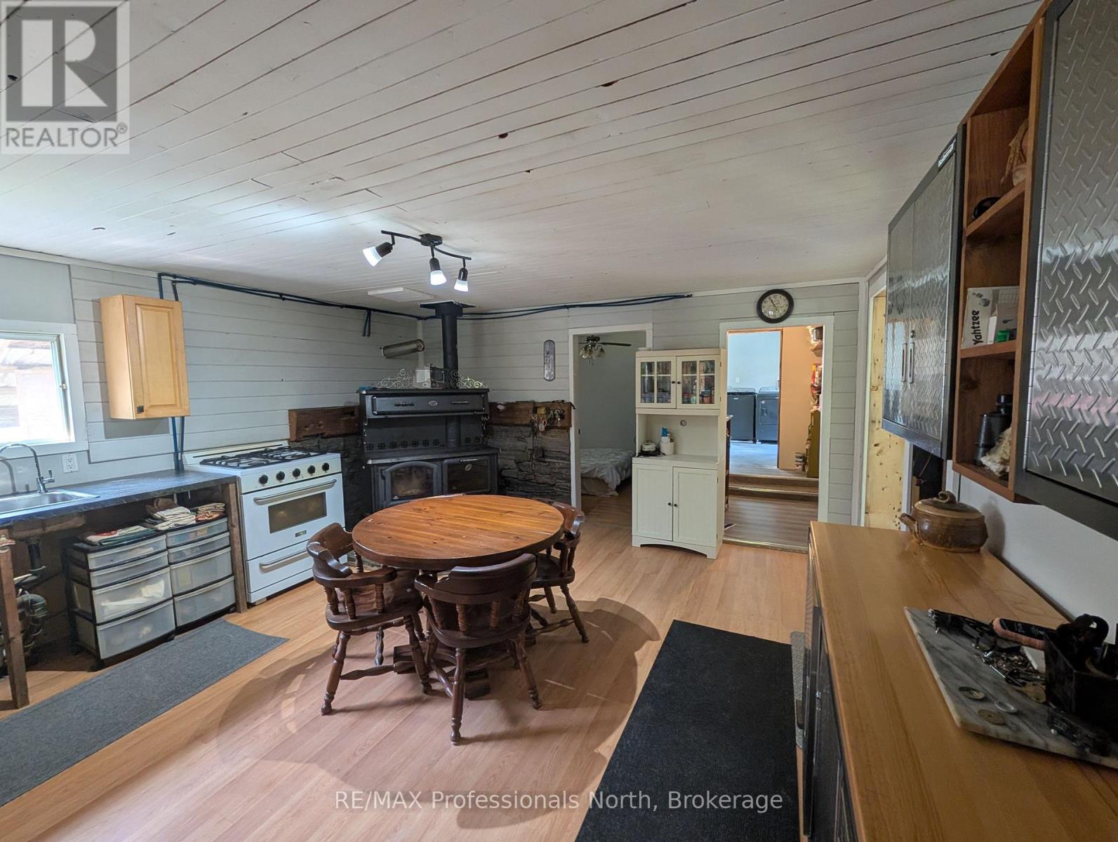 1408 PEARCELEY ROAD - 7