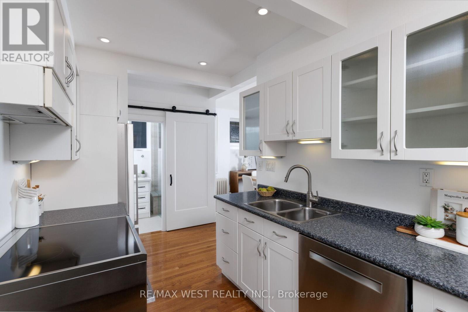 311 ST CLAIR AVENUE E - 13