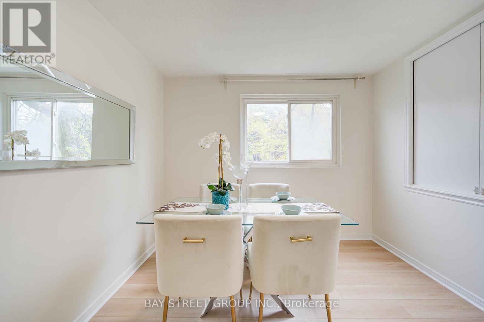 108 COURVILLE COACHWAY - 20