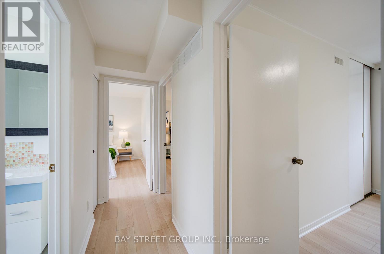 108 COURVILLE COACHWAY - 23