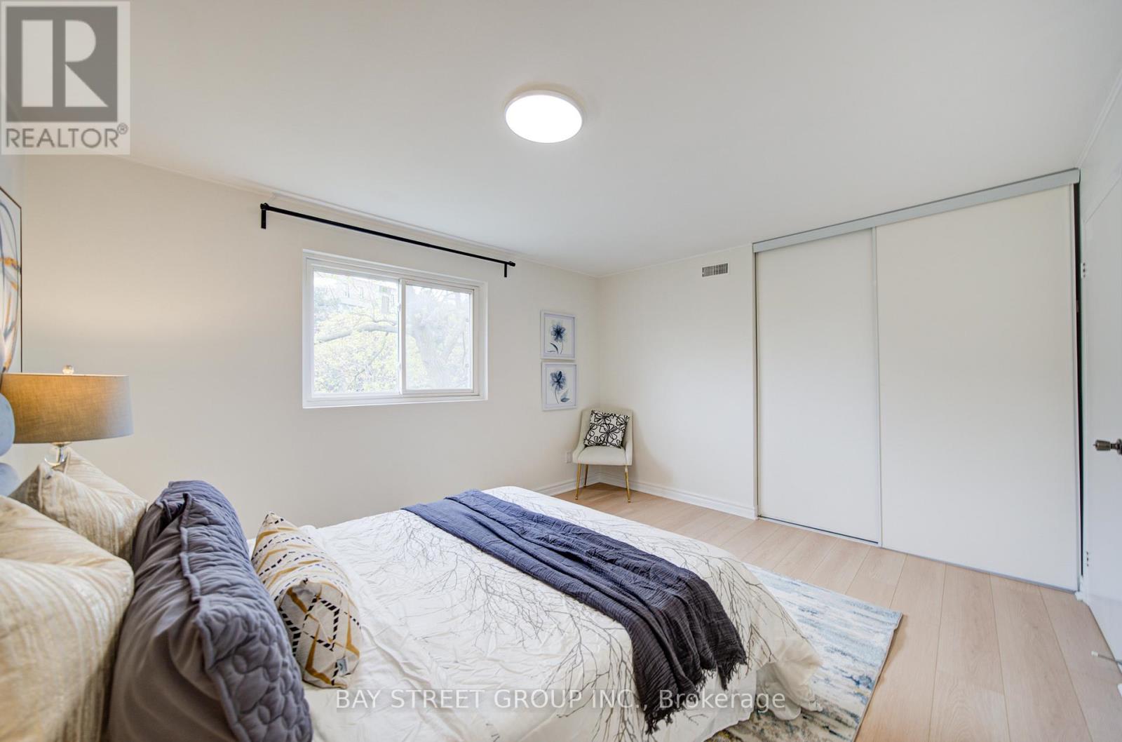 108 COURVILLE COACHWAY - 31