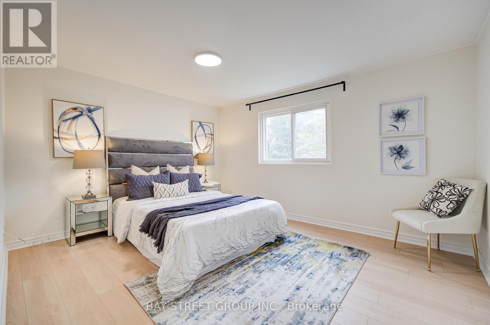 108 COURVILLE COACHWAY - 32