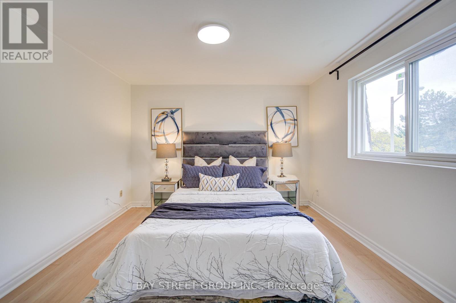 108 COURVILLE COACHWAY - 33