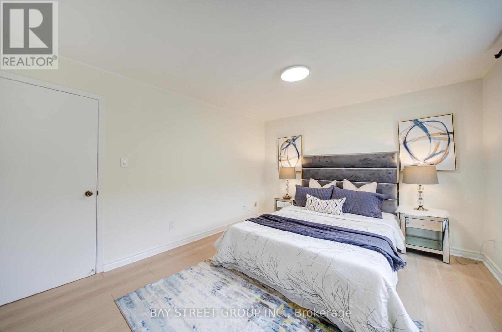 108 COURVILLE COACHWAY - 34