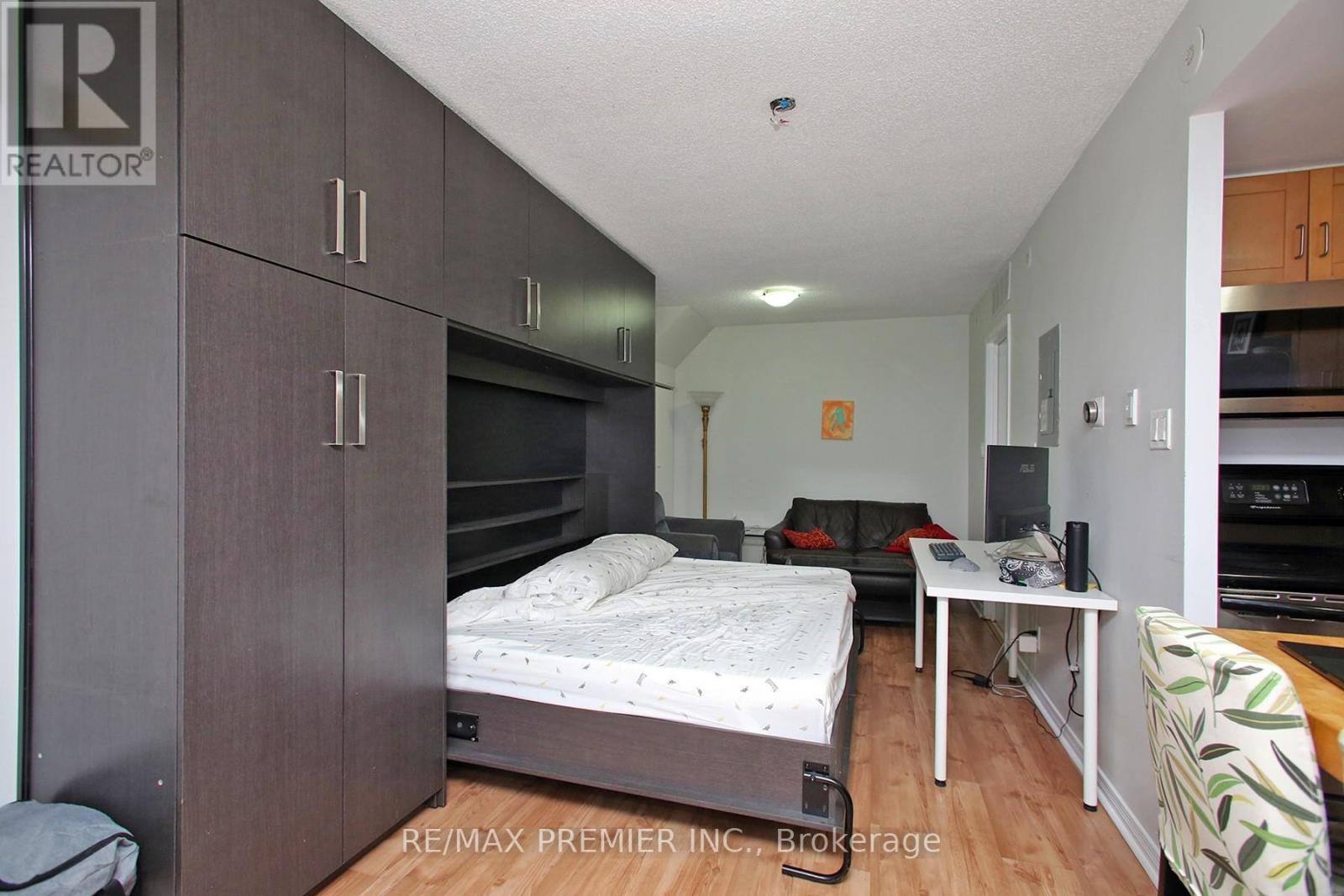 #109 22 WESTERN BATTERY ROAD - 14