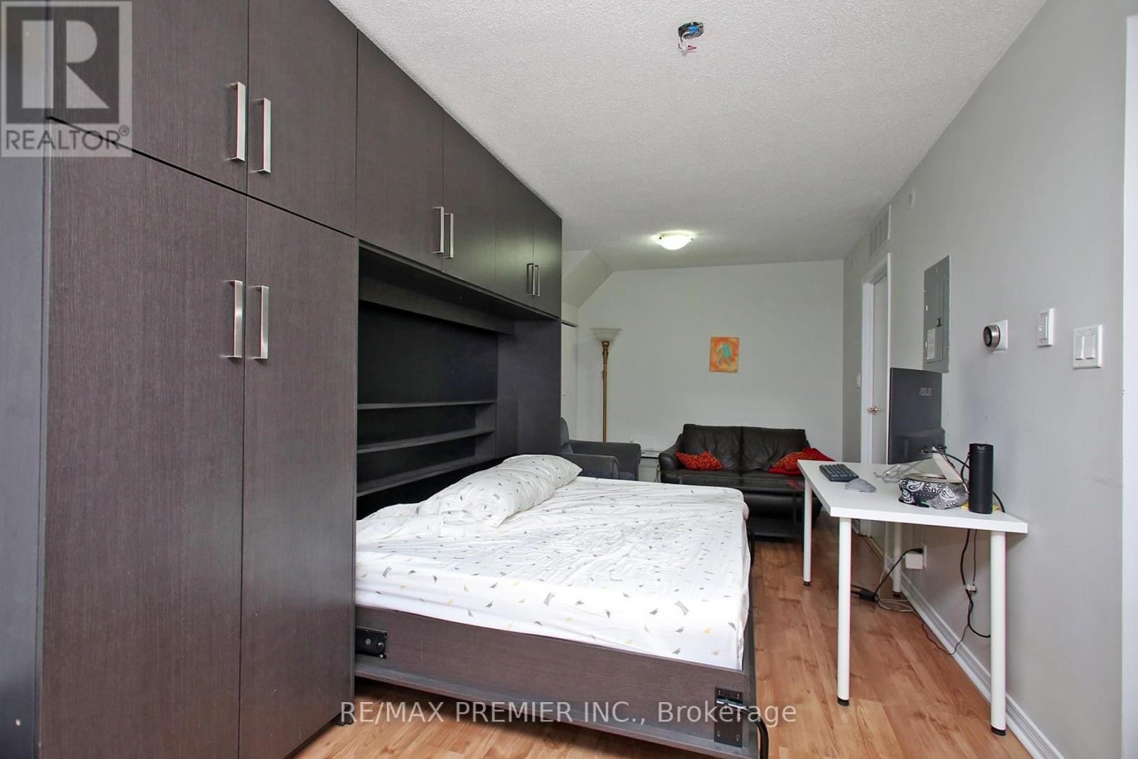 #109 22 WESTERN BATTERY ROAD - 16