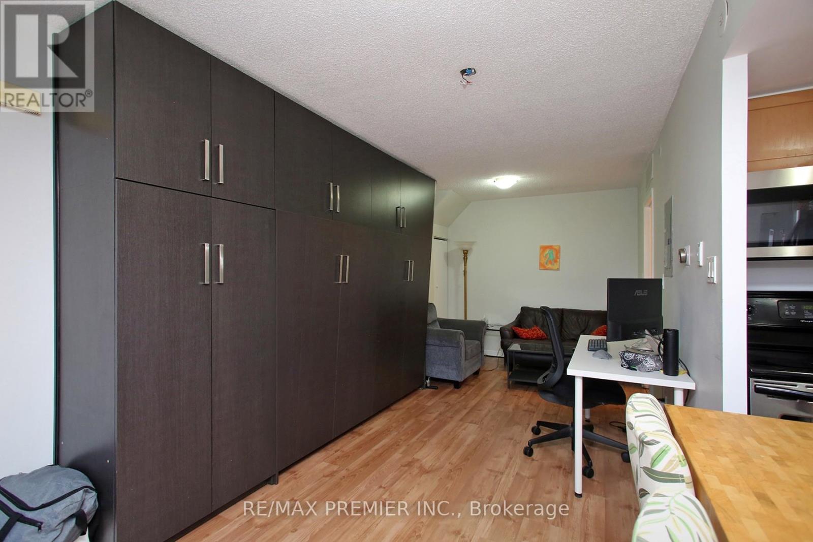 #109 22 WESTERN BATTERY ROAD - 8