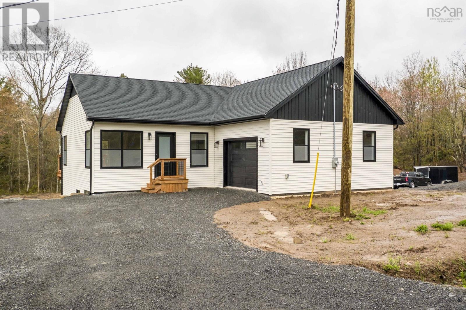 Property photo of 396 Falmouth Back Road