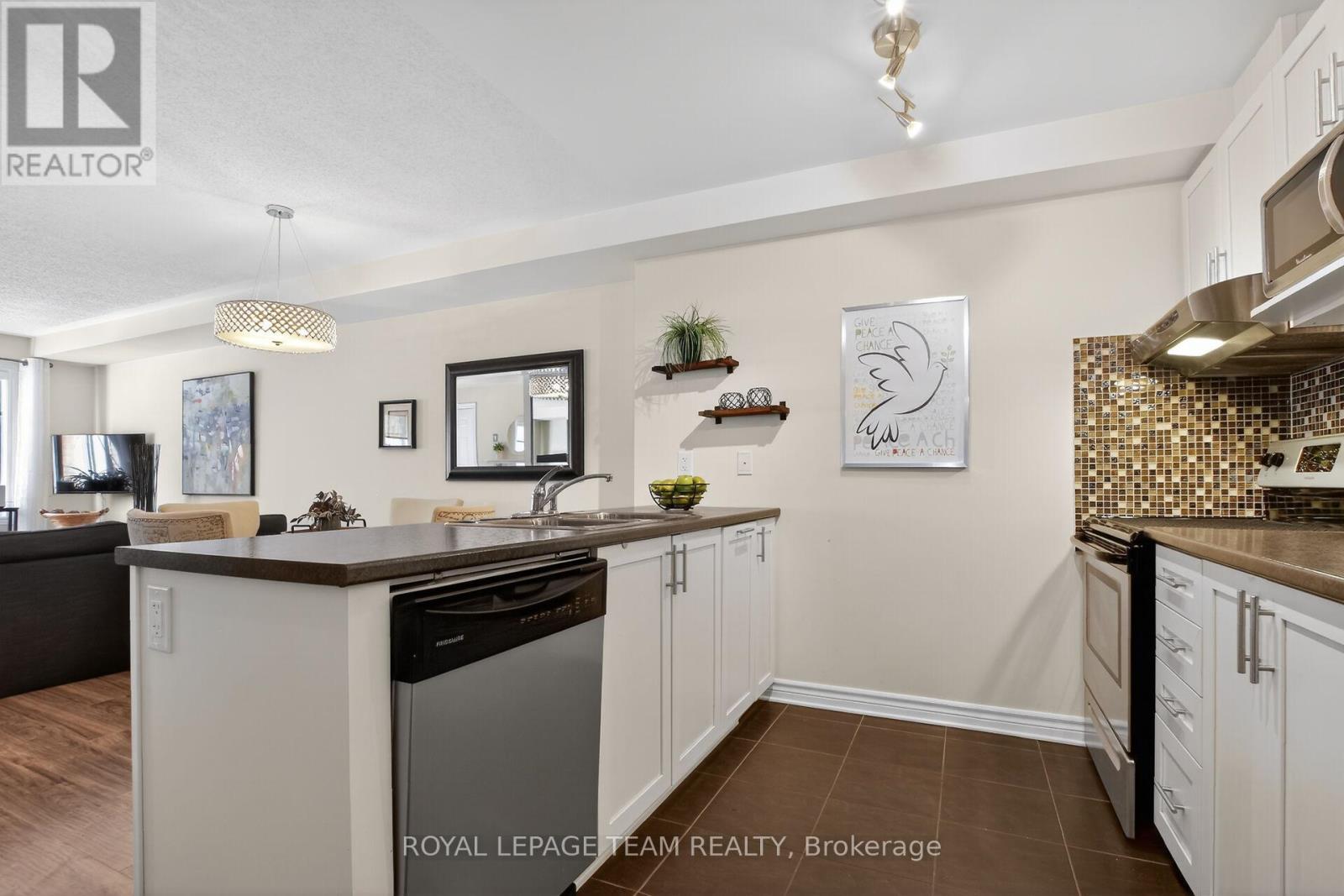130A LINDENSHADE DRIVE - 15