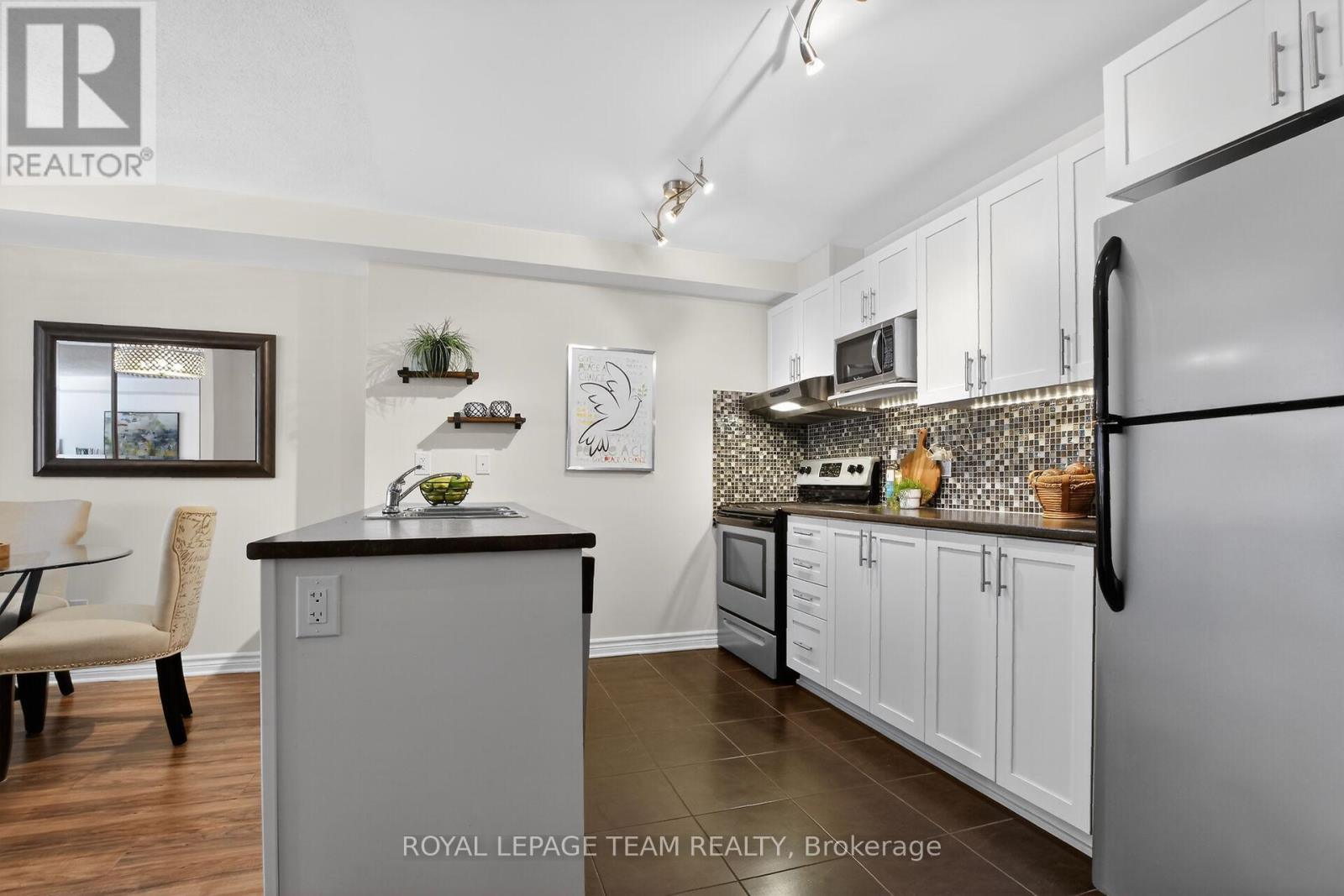 130A LINDENSHADE DRIVE - 14
