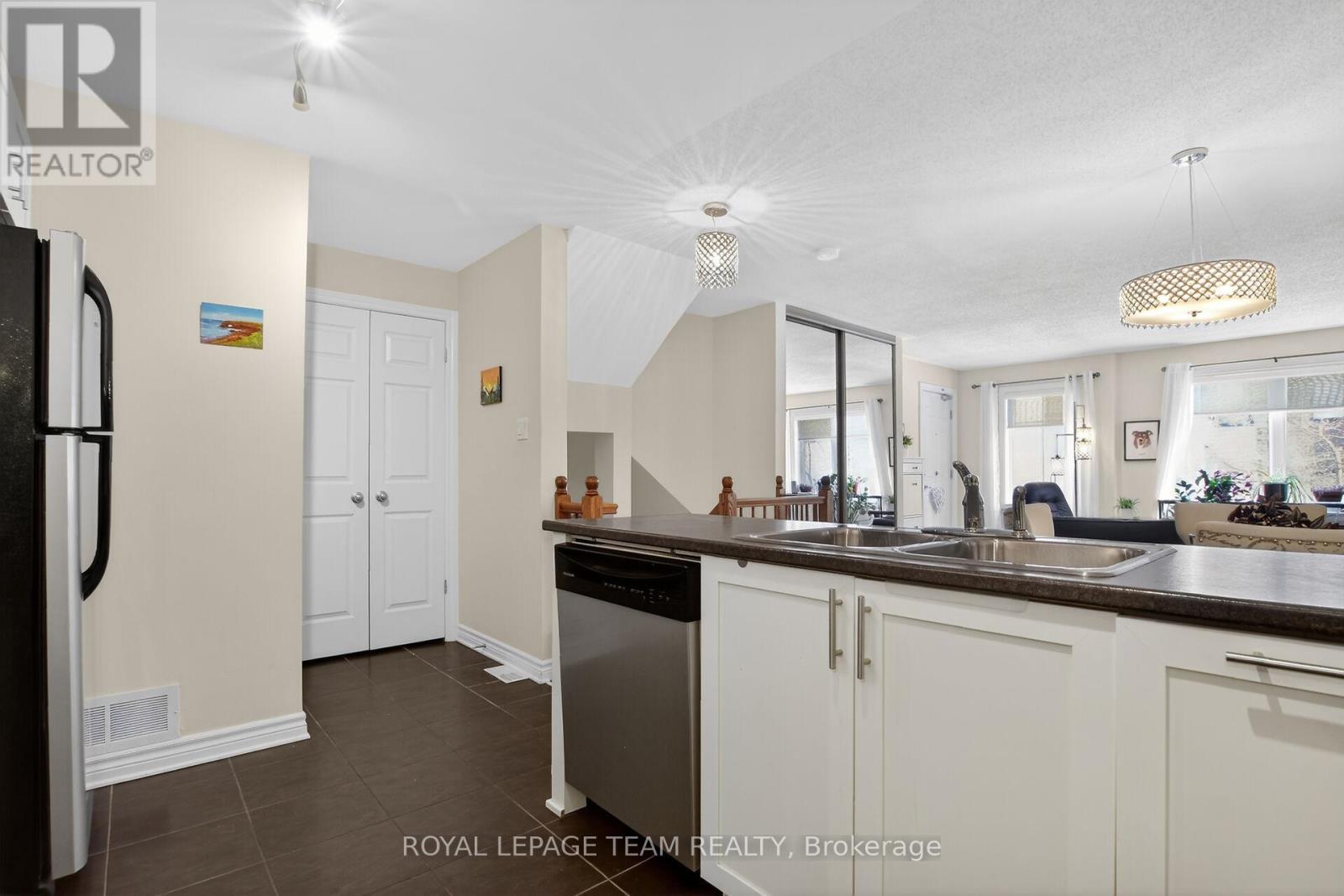 130A LINDENSHADE DRIVE - 12
