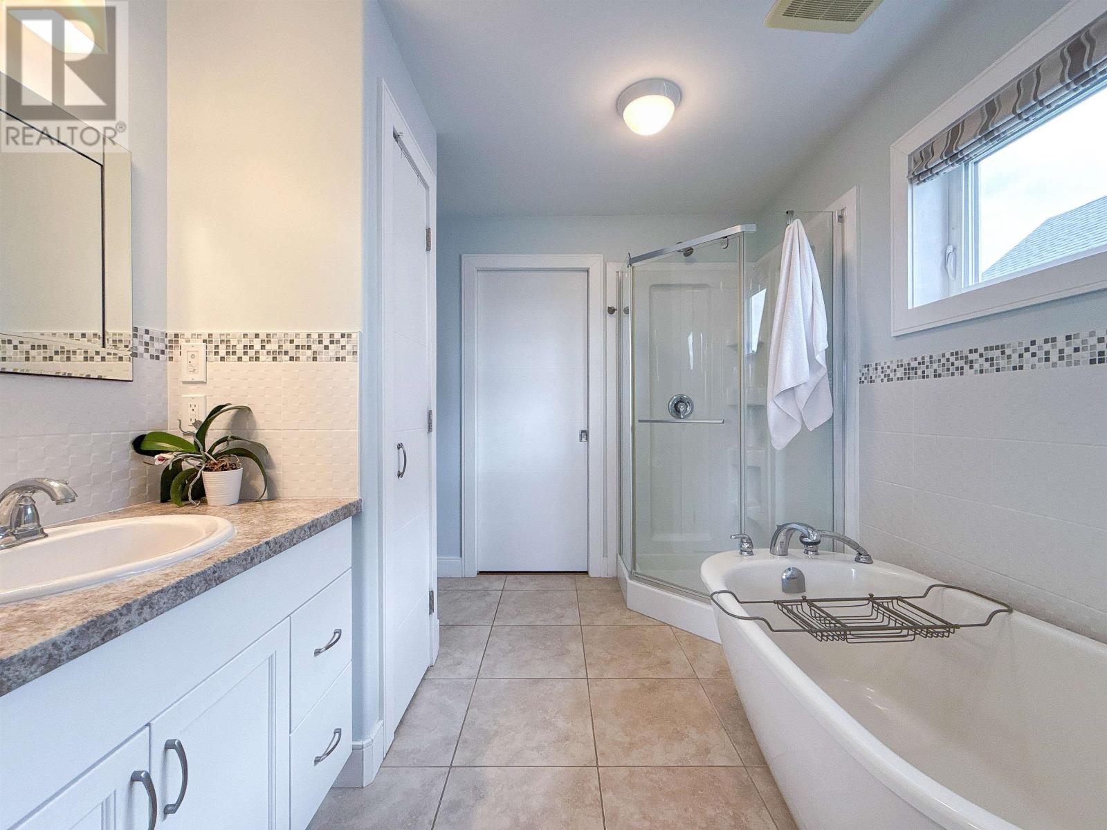 62 Saints Crescent - 21