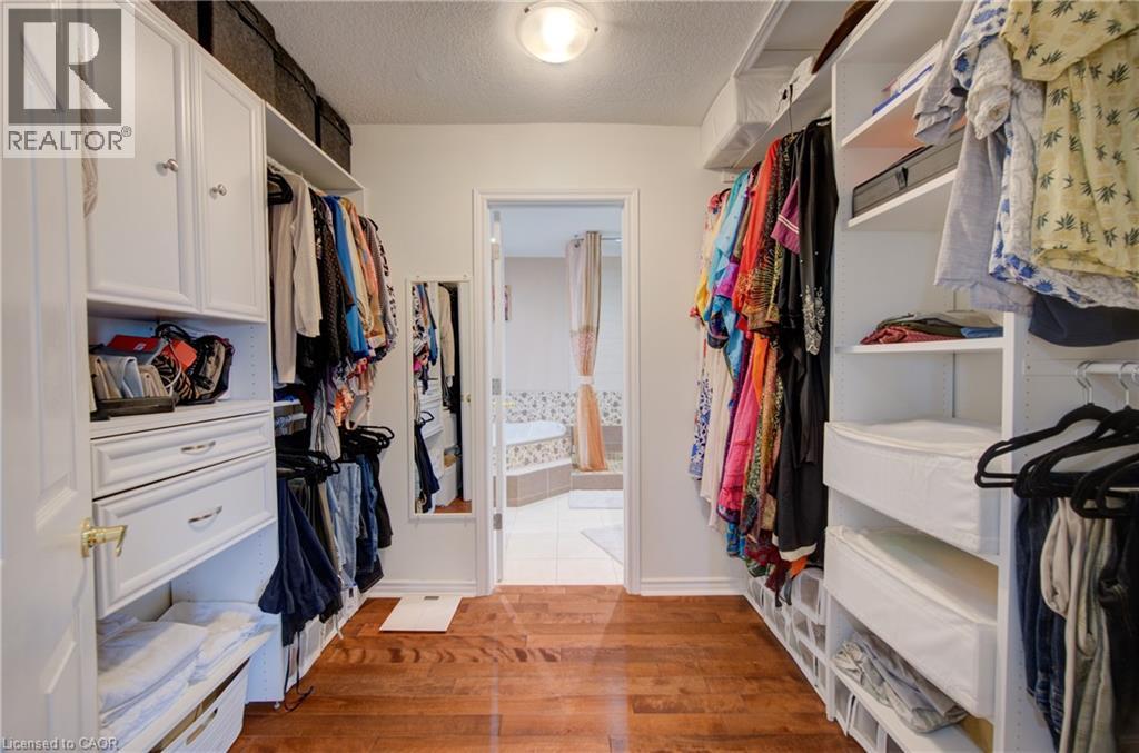 32 LENA Crescent - 34