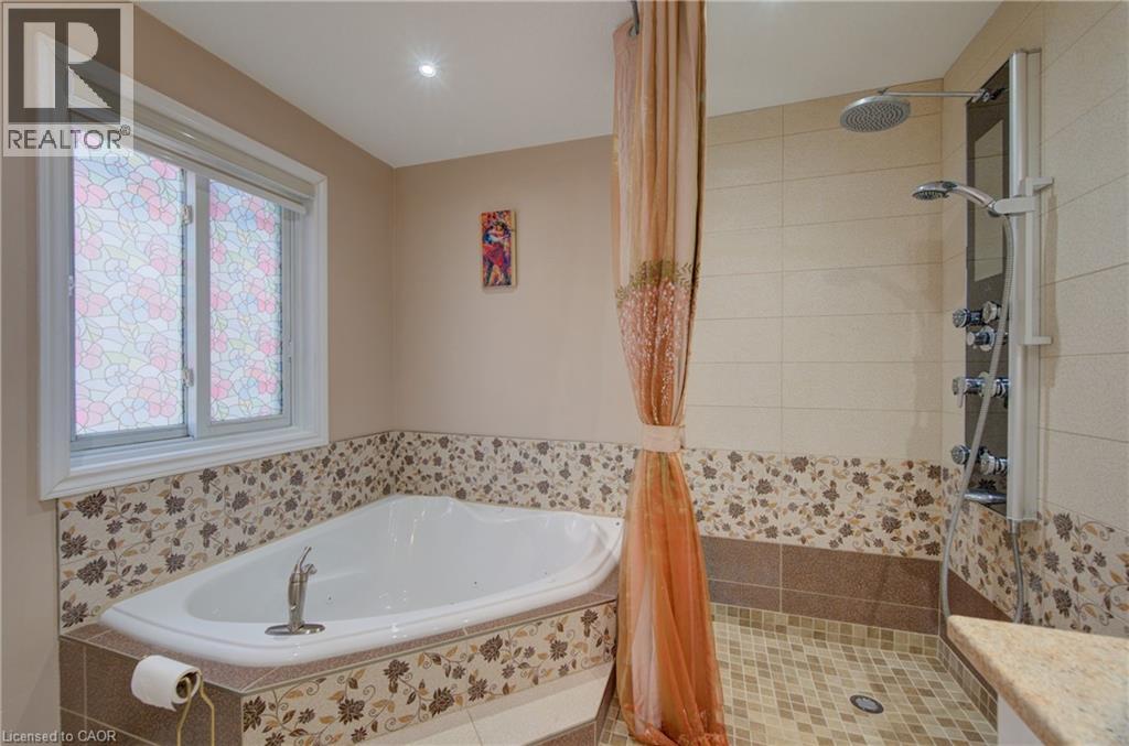 32 LENA Crescent - 36