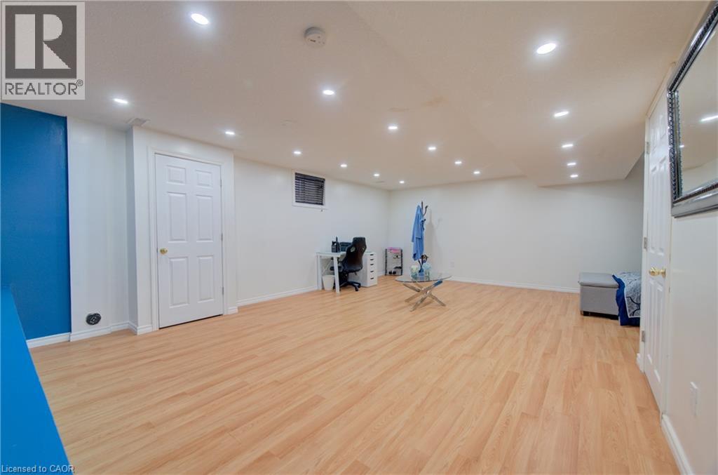 32 LENA Crescent - 38