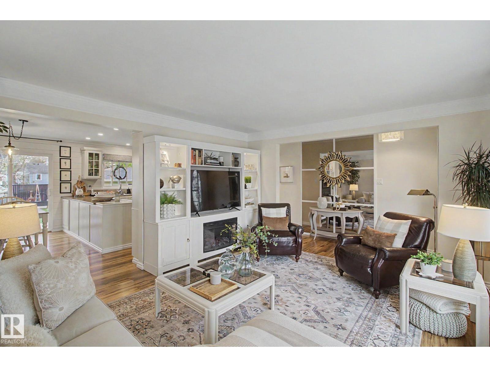 11918 43 ST NW - 10