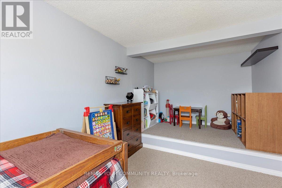 13 WADDINGTON CRESCENT - 23