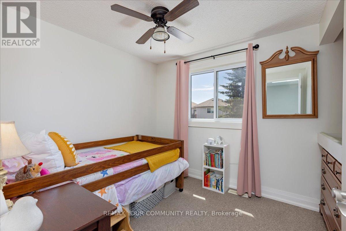 13 WADDINGTON CRESCENT - 24