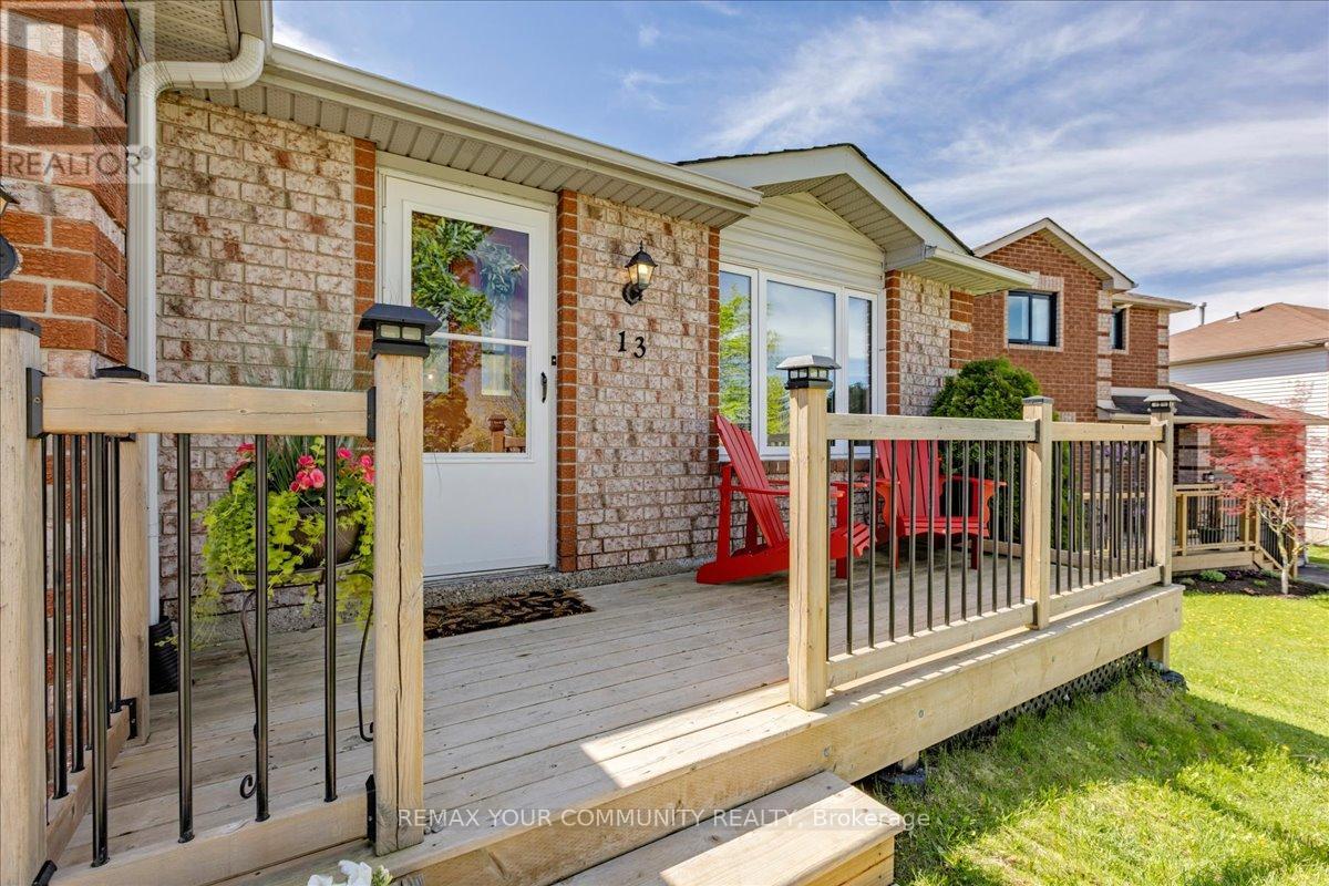13 WADDINGTON CRESCENT - 4