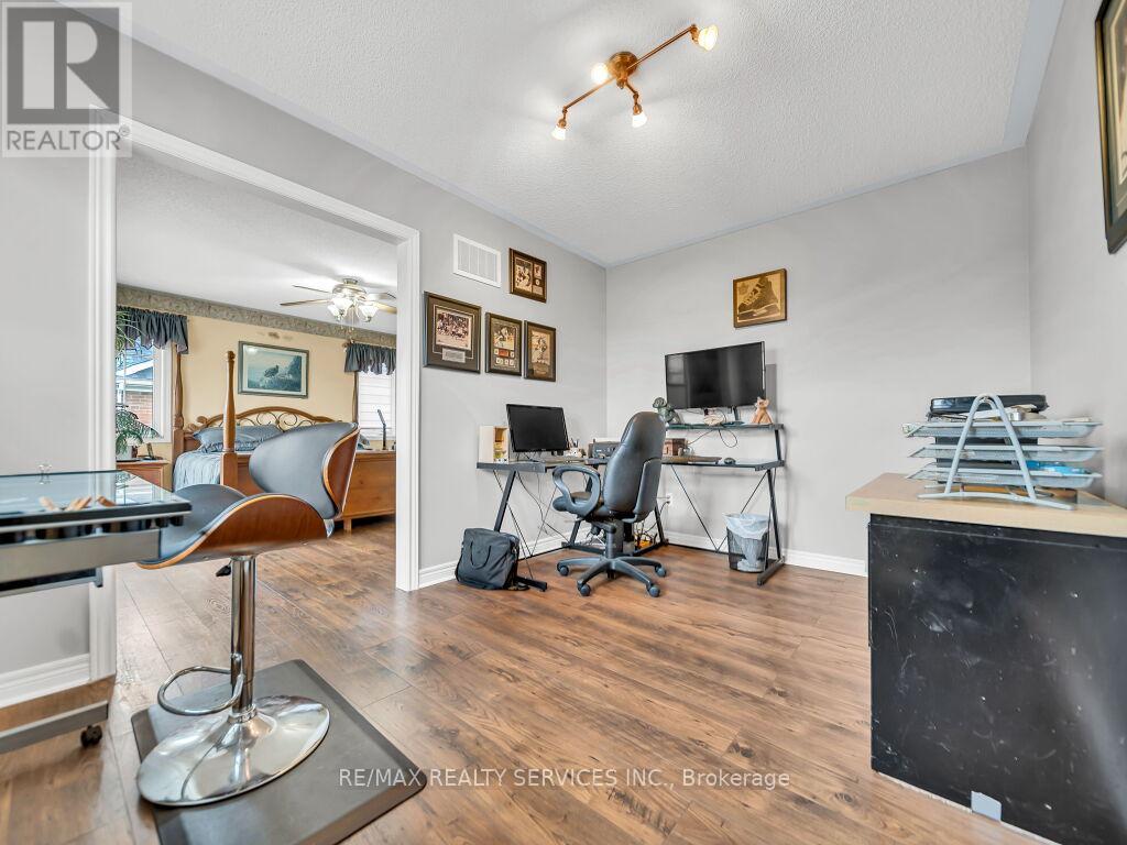 21 FILBERT WAY - 27