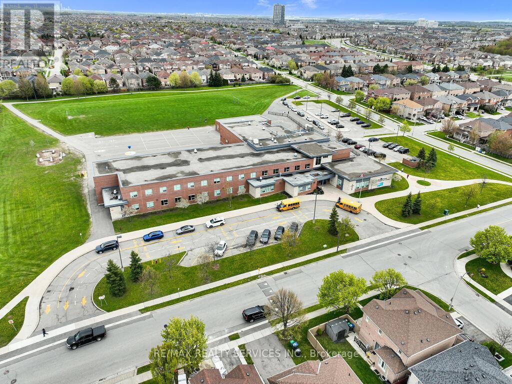 21 FILBERT WAY - 42