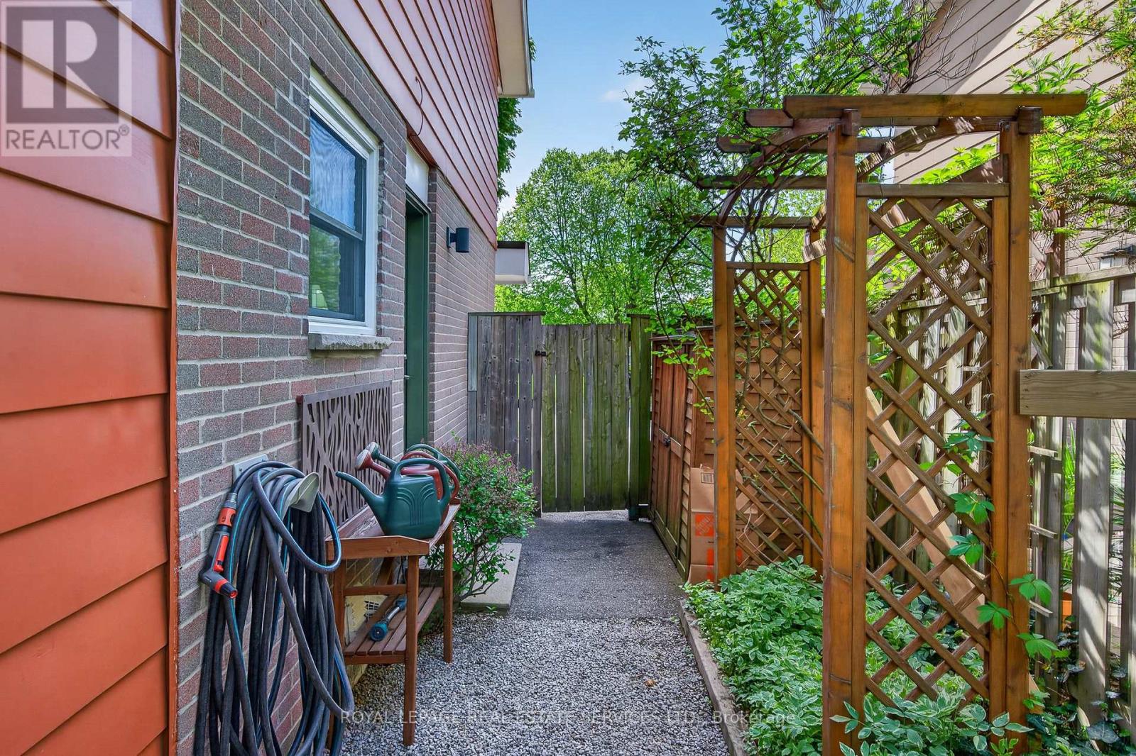 141 OAKDALE DRIVE - 45
