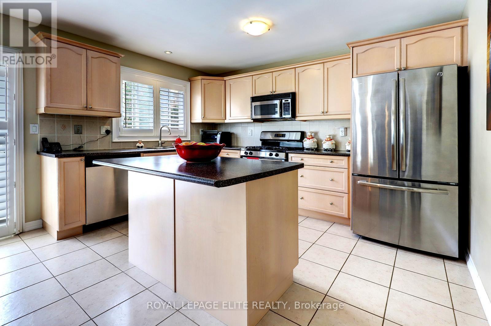 1094 HEPBURN ROAD - 13