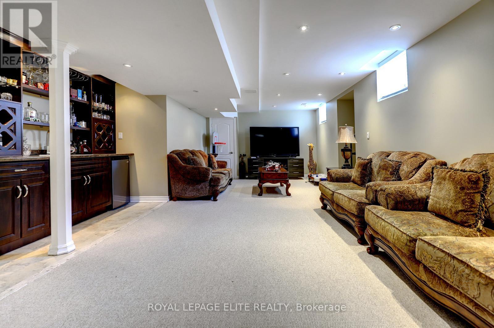 1094 HEPBURN ROAD - 38