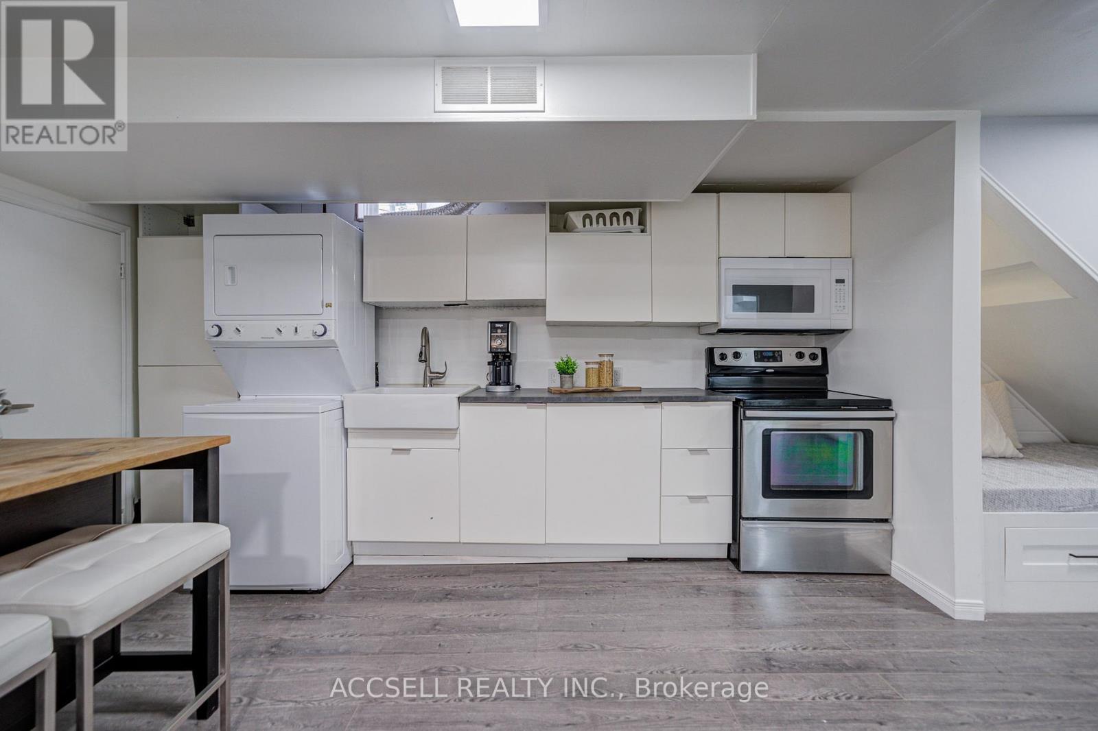 527 WALLENBERG CRESCENT - 38