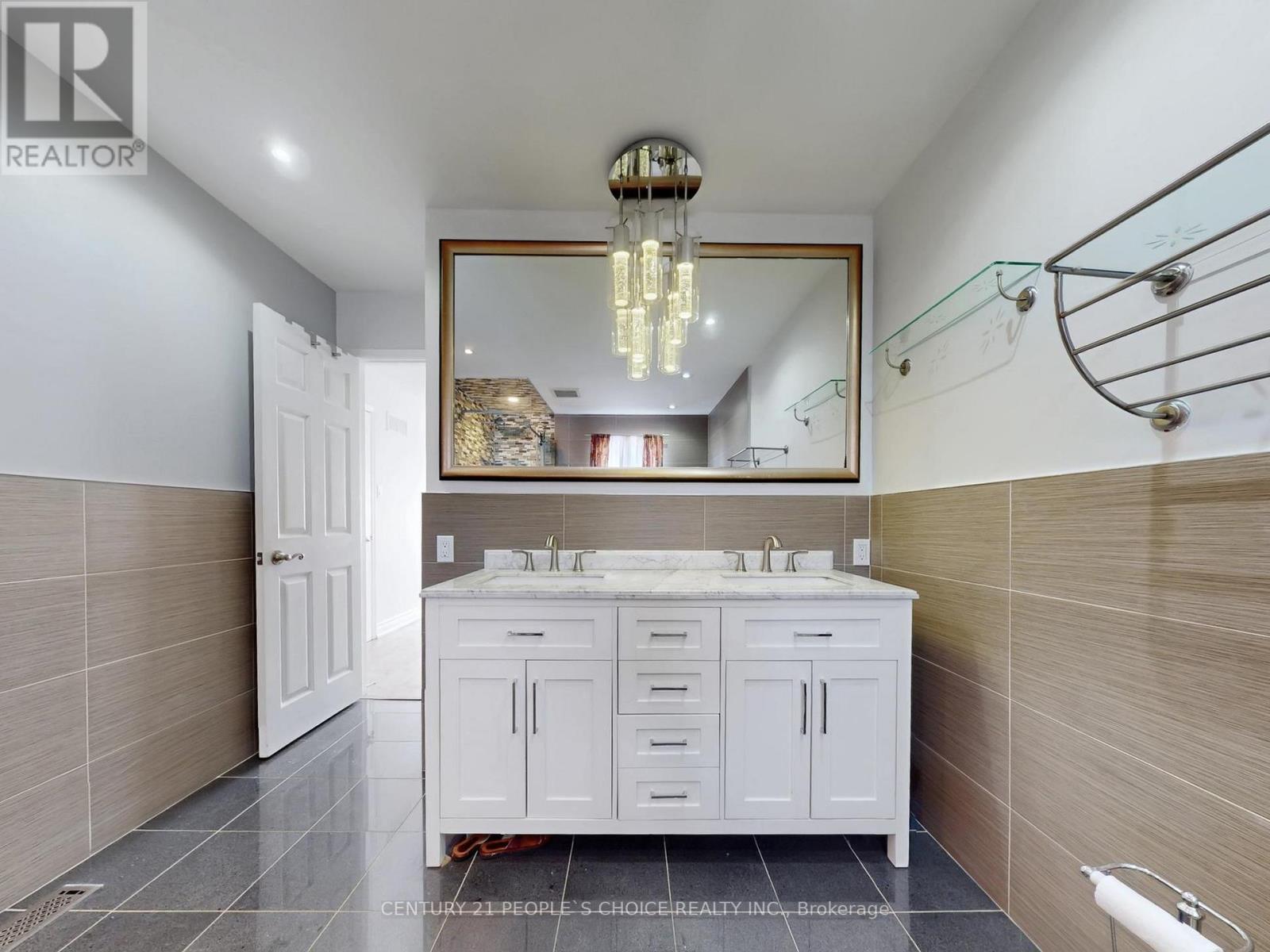 5992 LADYBURN CRESCENT - 27