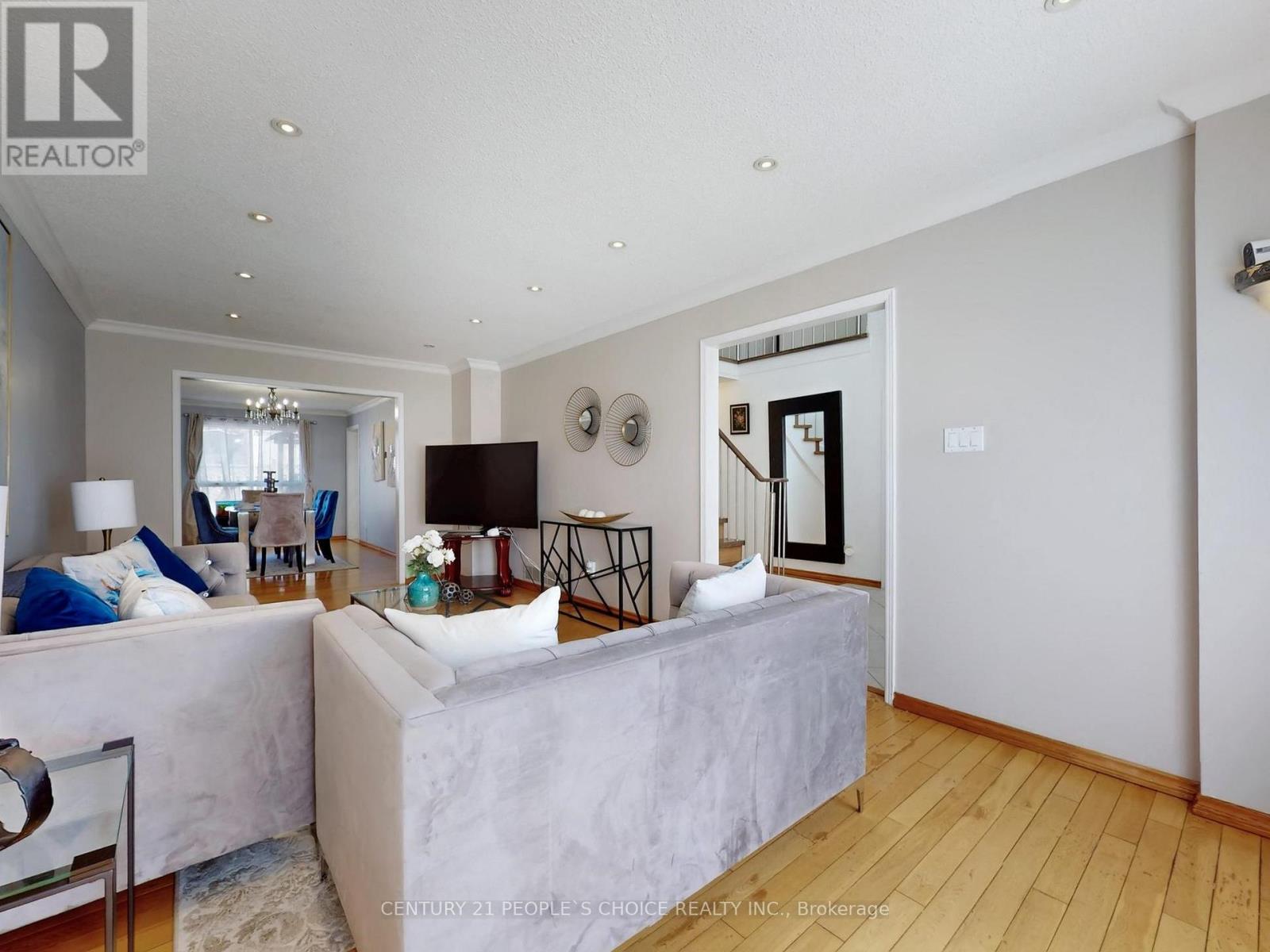 5992 LADYBURN CRESCENT - 7