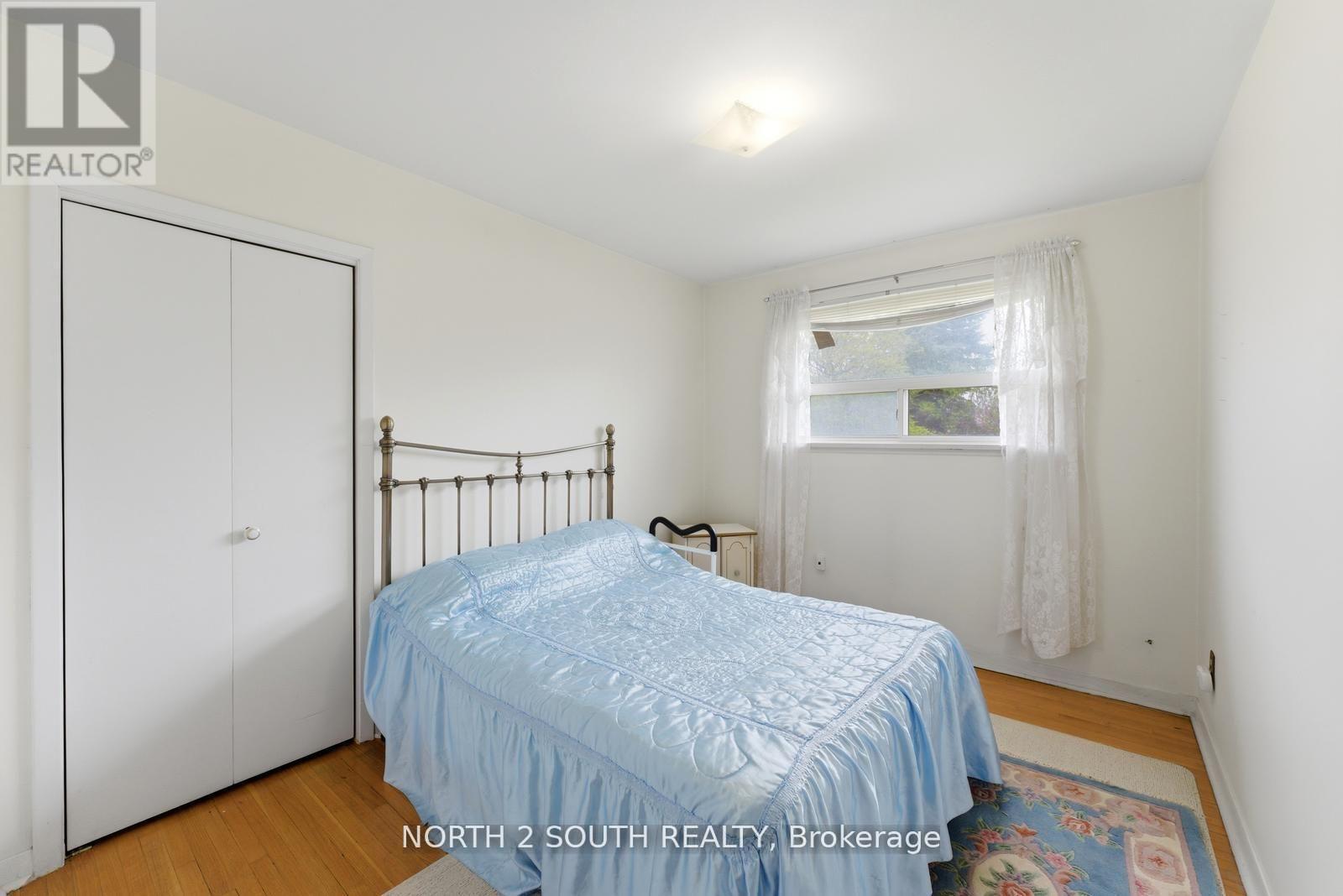 24 VANDERBRENT CRESCENT - 23