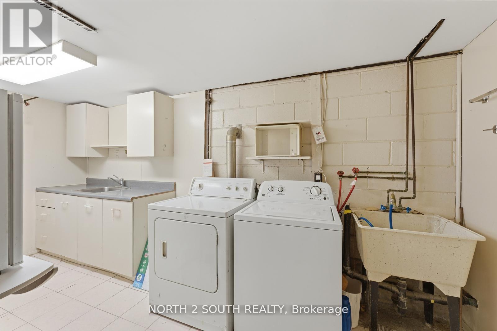 24 VANDERBRENT CRESCENT - 33