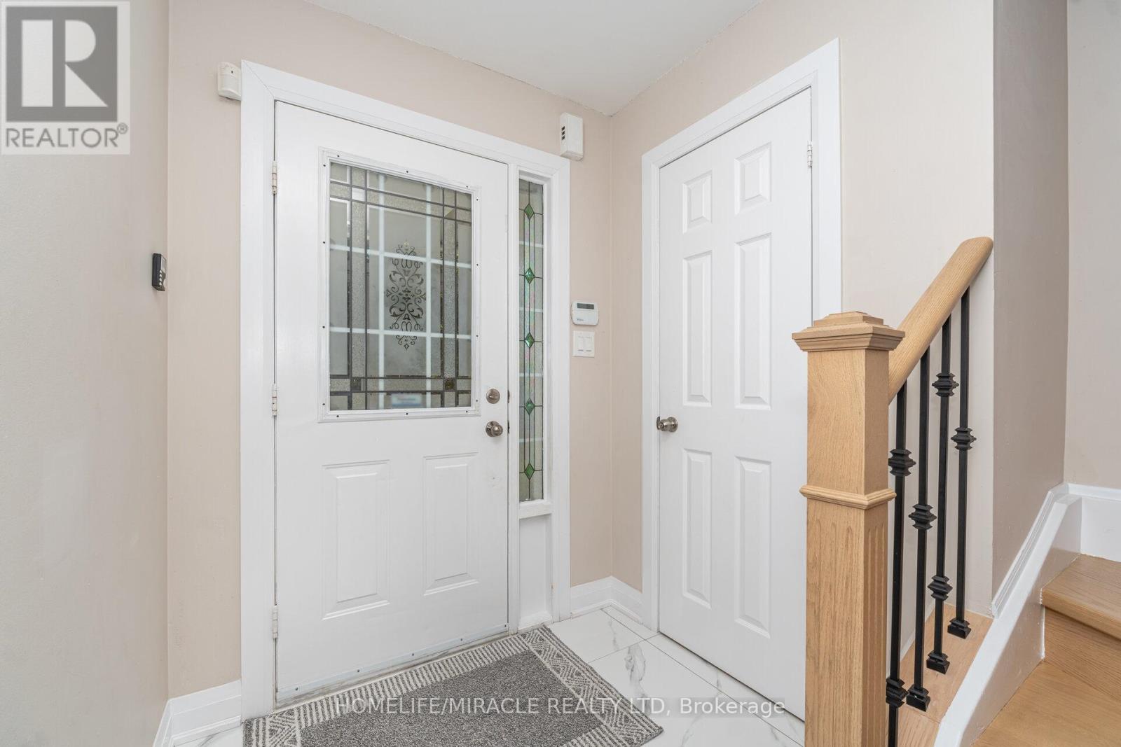 8 TWIN PINES CRESCENT - 8