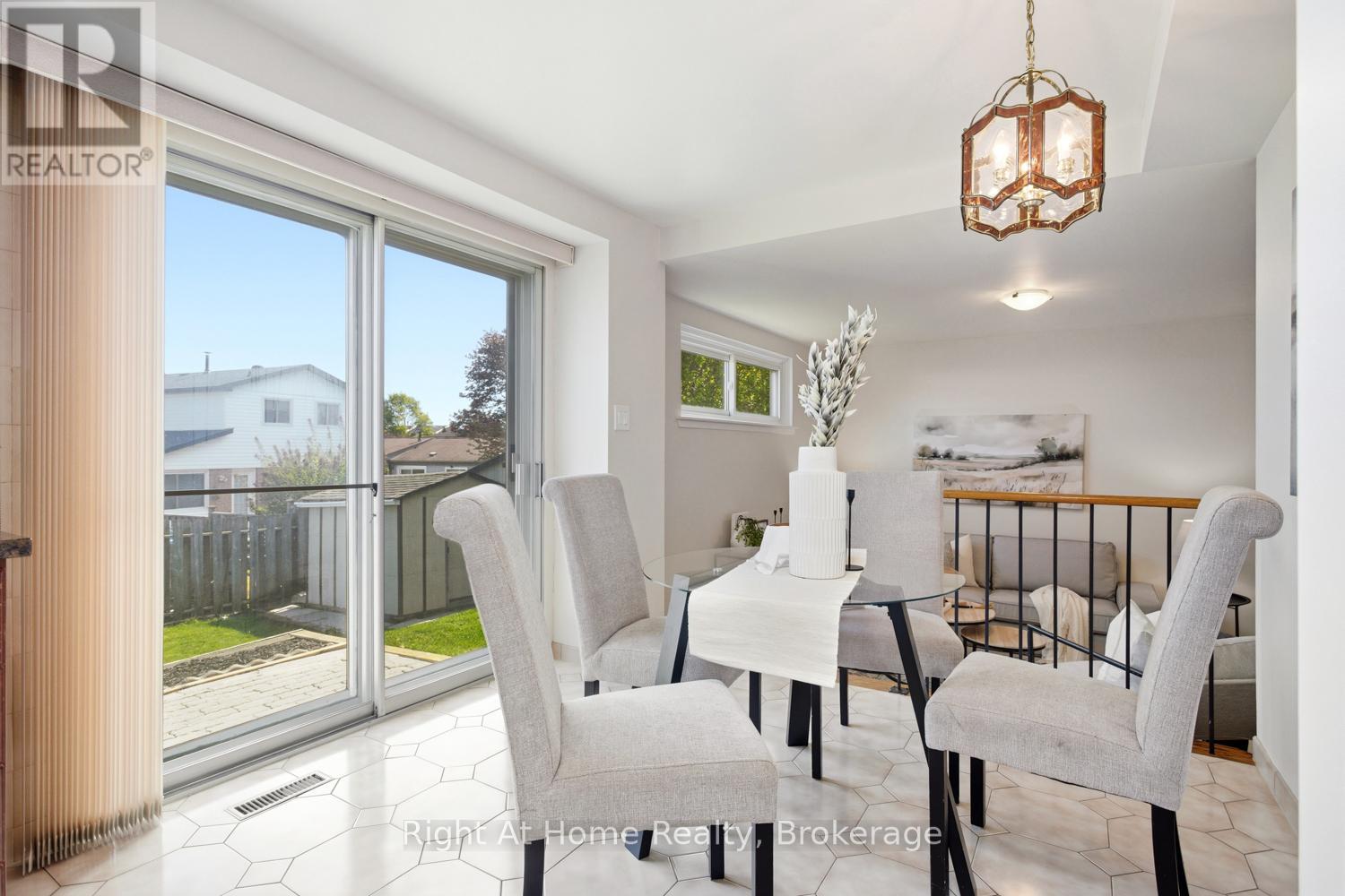 12 PITTMANN CRESCENT - 15