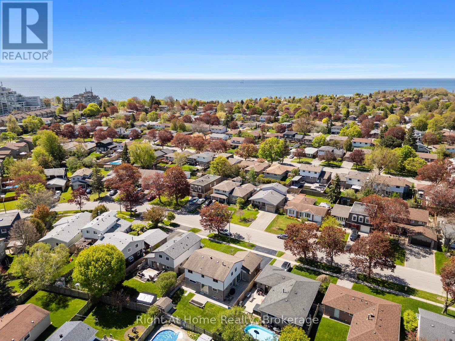 12 PITTMANN CRESCENT - 2