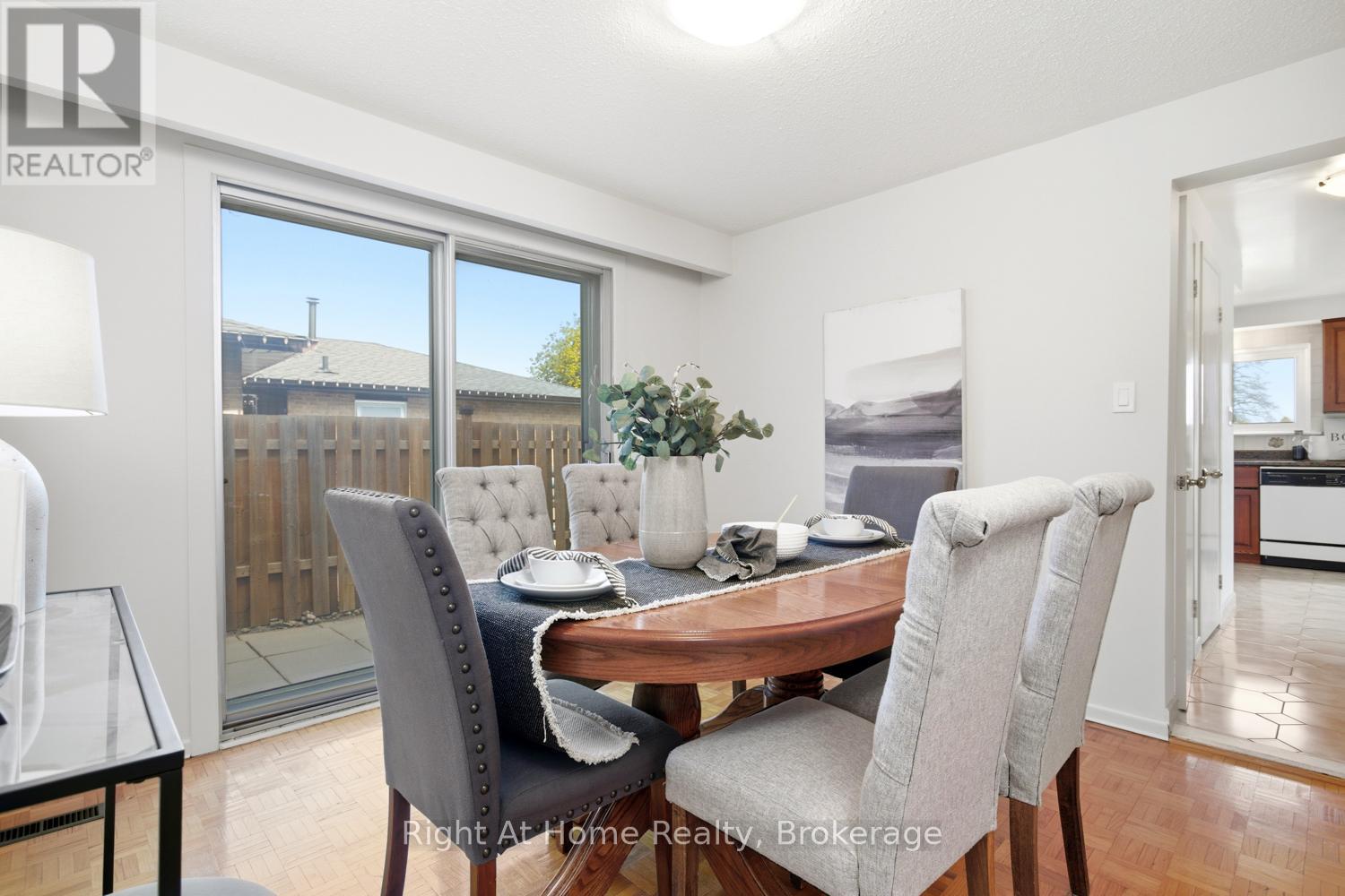 12 PITTMANN CRESCENT - 21