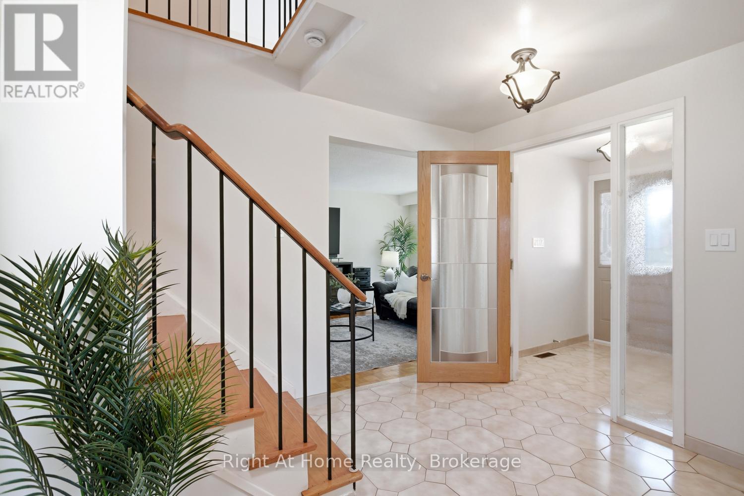 12 PITTMANN CRESCENT - 22