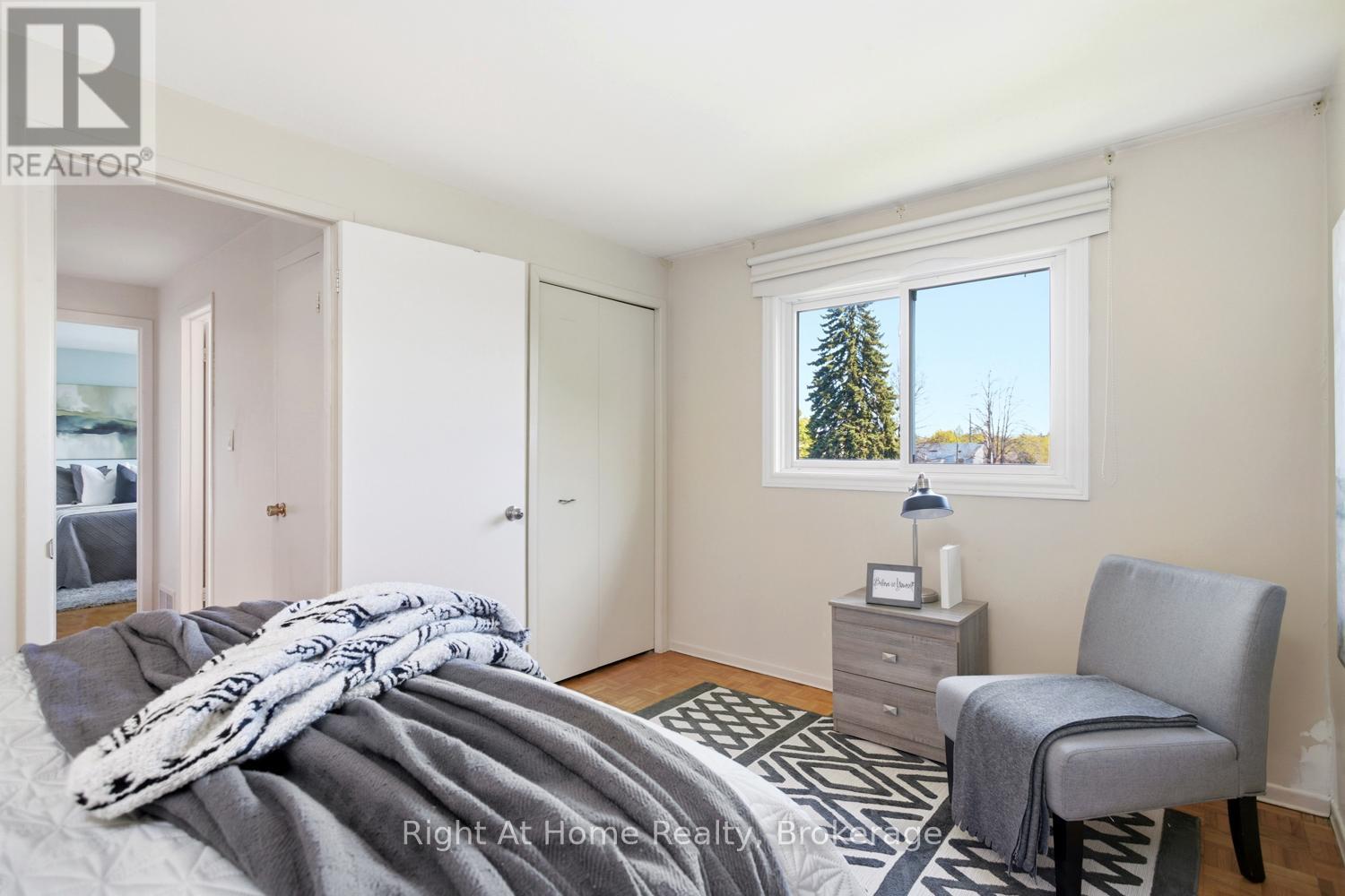 12 PITTMANN CRESCENT - 32