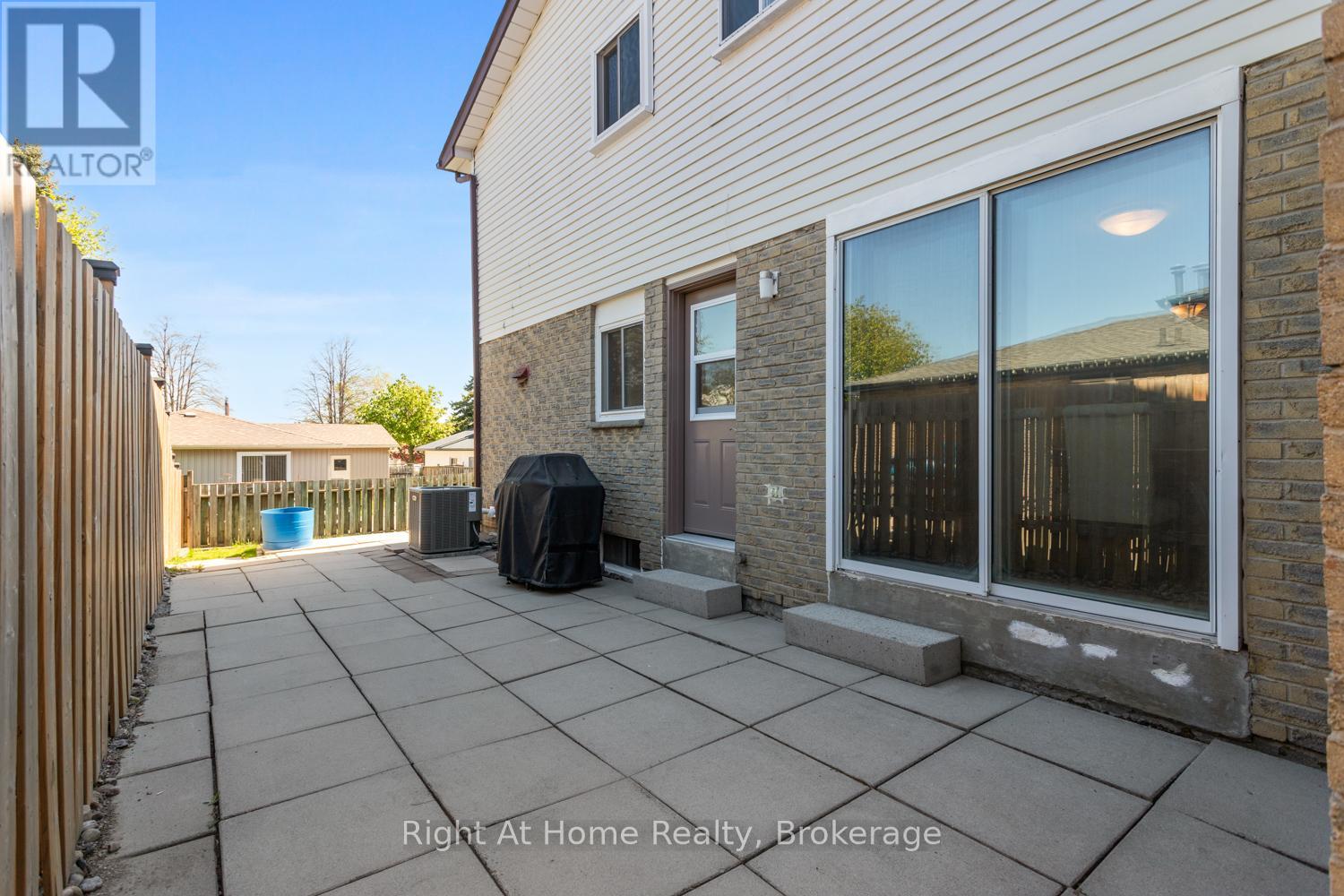 12 PITTMANN CRESCENT - 36