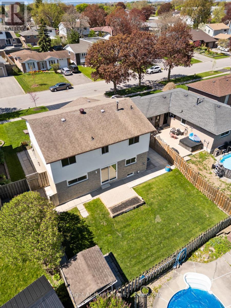 12 PITTMANN CRESCENT - 37