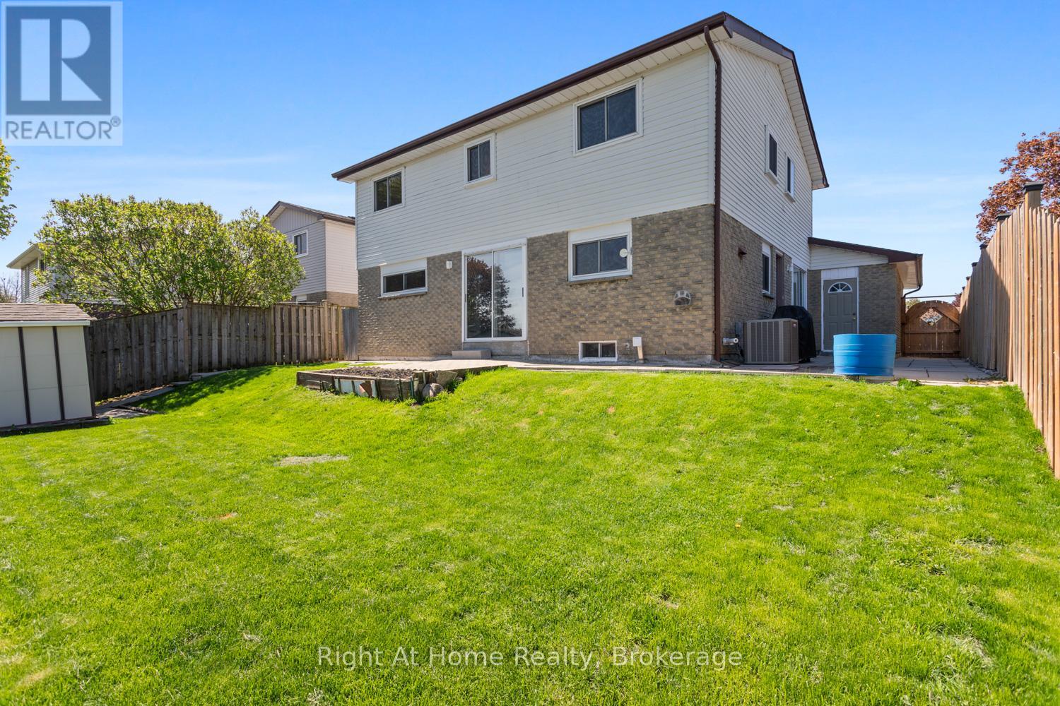 12 PITTMANN CRESCENT - 39