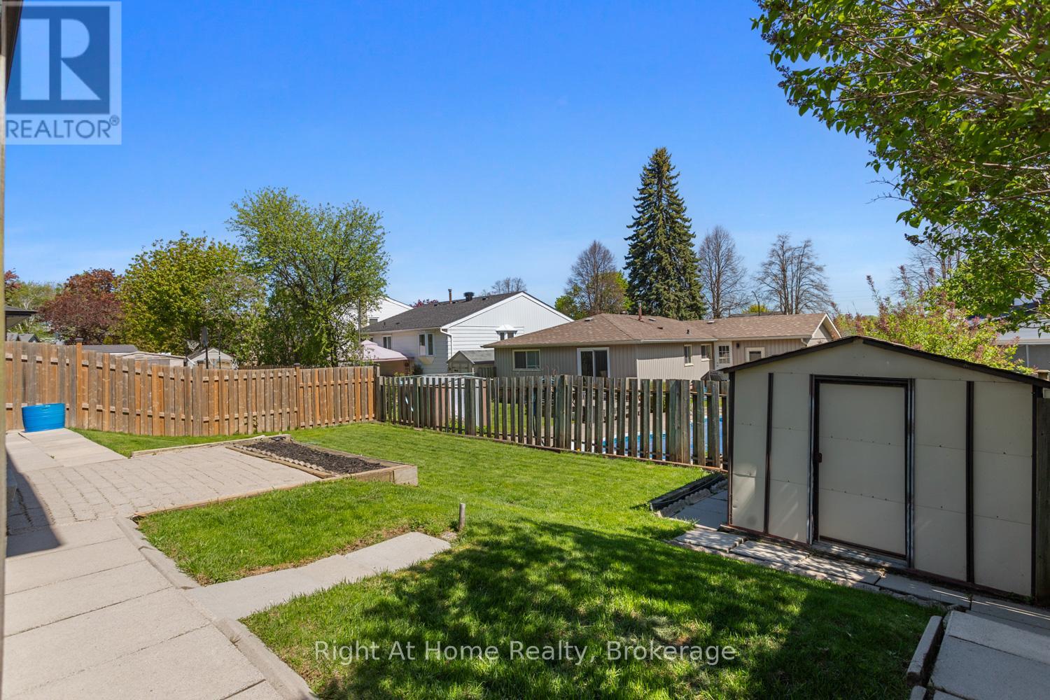 12 PITTMANN CRESCENT - 40