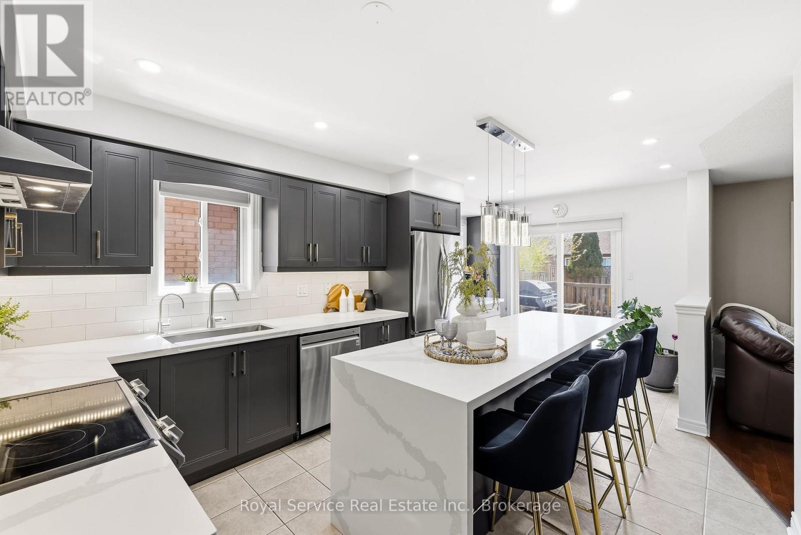 101 RICH CRESCENT - 12